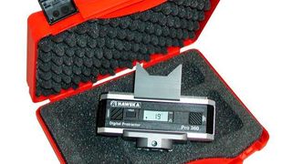 Ein praktischer Aufbewahrungskoffer schützt den Neigungswinkelmesser. (Haweka)