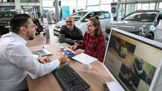 Käufer von Elektroautos entscheiden sich über wiegend aus Umweltschutzgründen für einen Stromer. (Bild: sp-x)