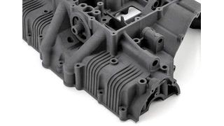 Dieses additiv gefertigte Kunststoffteil besteht aus dem neuen 3D-druckbaren Material „Extreme Carbon Fiber+PA12“, das Weerg jetzt entwickelt hat. Passende Drucker gibt es auch dafür. (Weerg)