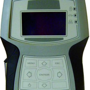Fischer Elektronik, deutscher Importeur der Firma SPX Service Solutions, bietet mit dem „Mach V“ 
eine Diagnoseschnittstelle der neuesten Generation, die die SAE-Norm J2534 erfüllt und Euro-5/6- 
tauglich ist. 