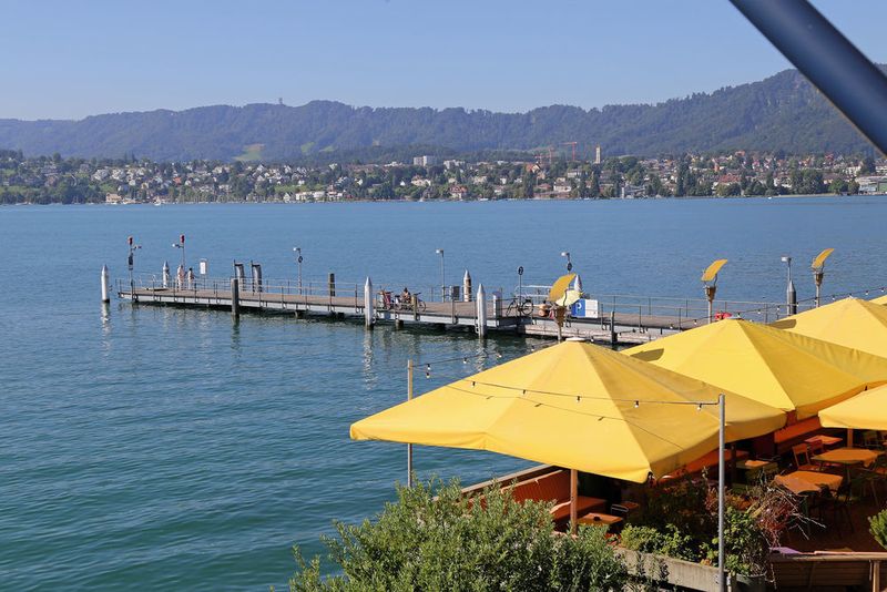 Sonne garantiert: Das Swissmem Symposium findet wie jedes Jahr bei sonnigem Wetter am Zürichhorn statt. (VBM / Sergio Caré)