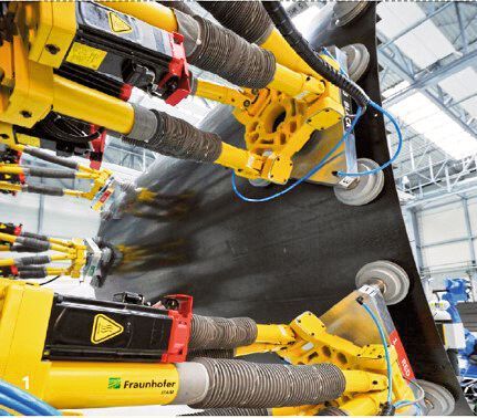 Dem realen Modell eines Systems aus Positioniereinheiten stehen Digitale Zwillinge zur Seite. (Bild: Fraunhofer IFAM)