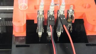 Abb.3: Detail-Aufnahme der Ventile des 3D-Druckers (Lee)