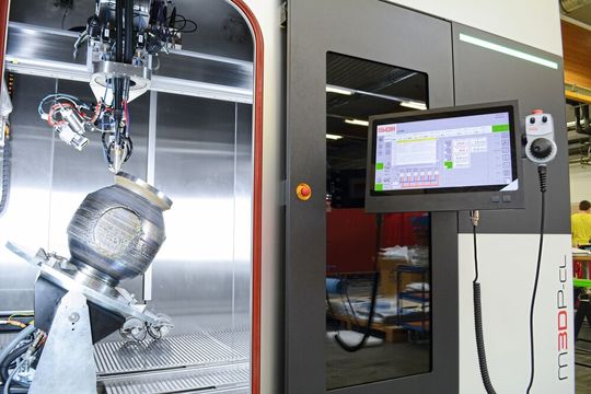 Die SBI GmbH entwickelt und produziert neben Geräten und automatisierten Anlagen für das Plasmaschweissen auch Anlagen für die additive Fertigung von Metallteilen durch das Plasma-Auftragsschweissen.(Bild:  Sigmatek)