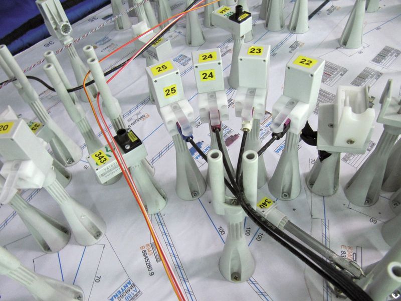Bild 3: Für die batterielose Kabelbaumprüfung werden kabellose Funksensoren eingesetzt. (Bild: SEMD)