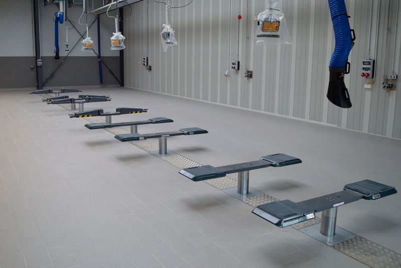 Im Multiliftrahmen von Autopstenhoj kann der Betrieb die Position der Hubsäulen auch noch nachträglich verändern. (Bild: Autopstenhoj)