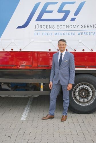 „Das Servicegeschäft hat ganz allgemein in den vergangenen Jahren viele kreative Ideen zutage gebracht – der Nachteil ist, dass sie alle irgendwie bezahlt werden müssen“, sagt Franco C. Barletta, Geschäftsführer des Mercedes-Benz-Autohauses Jürgens in Hagen. (Foto: Wenz)