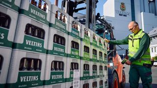 Das neue Leitsystem im Logistikzentrum Grevenstein koordiniert künftig sämtliche Prozesse – vom Wareneingang über Lagerung und Abfüllung bis hin zur Verladung. (Bild: C. & A. Veltins)