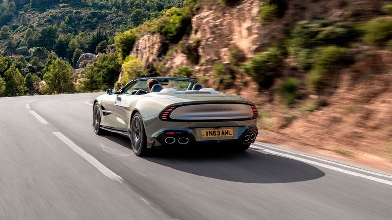 Aston Martin nimmt dem Vanquish das Dach ab. (Bild: Aston Martin)
