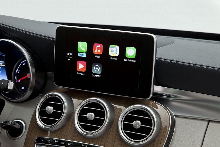 Carplay von Apple ist beispielsweise bei Mercedes-Benz zu haben. (Foto: Daimler)
