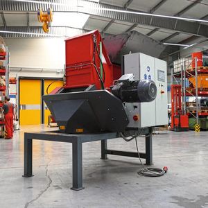 Wird an jeder Dreh- und Fräsmaschine ein separater Zerkleinerer installiert, dann werden die anfallenden Späne sofort auf ca. ein Zehntel des ursprünglichen Volumens reduziert.(Bild:  Erdwich Zerkleinerungs-Systeme GmbH)