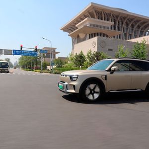 Wenn die von Geely adoptierte Mercedes-Tochter in diesem Sommer zu Preisen ab 45.900 Euro den #5 in den Handel bringt, lässt sie die Welt der Kleinwagen endgültig hinter sich.(SP-X/Benjamin Bessinger)