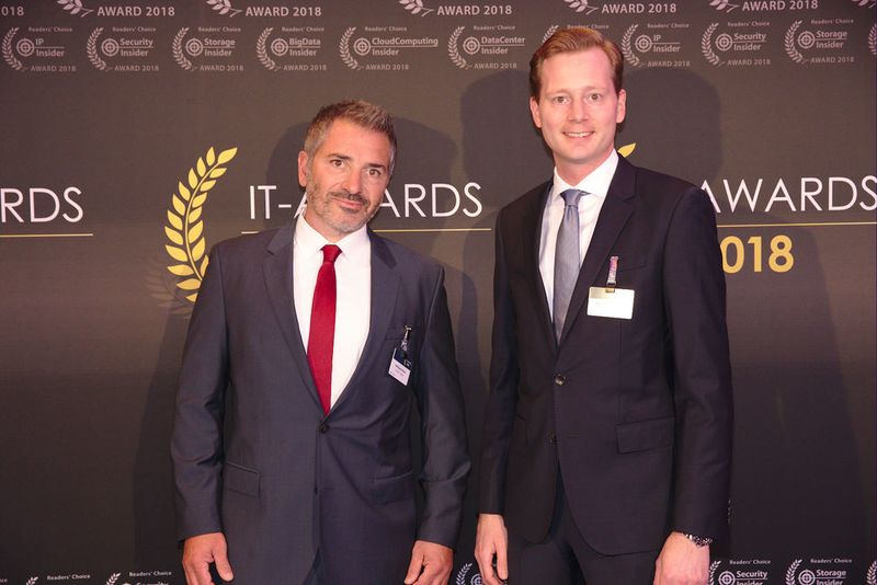 Wolfgang Meyer und Max Röttgermann von der Deutschen Telekom (v.l.). (artful rooms / VIT)