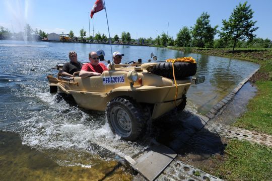 Volkswagens Typ 166, besser bekannt als „Schwimmwagen“. (Archiv: Vogel Business Media)