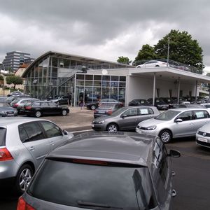 Viel Platz für Volkswagen und Audi: das Gelände des Autohauses Breitschwert.