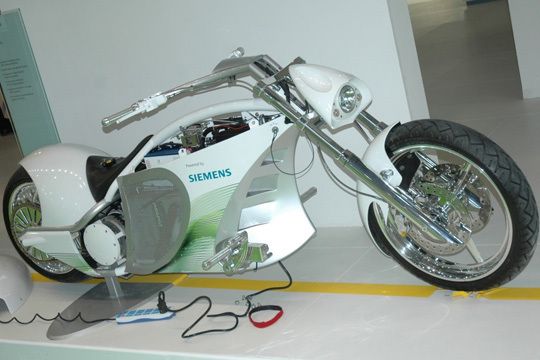 Auch Zweiräder mit Elektroantrieb sollen die Besucher der Messe locken. (Archiv: Vogel Business Media)