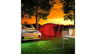 Das bidirektionale AllCharge System eröffnet völlig neue Nutzungsmöglichkeiten für die große in der Fahrzeugbatterie gespeicherte Energiemenge, beispielsweise am Campingplatz. (Continental)