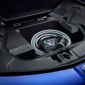 There is space for the charging cable in the frunk under the front hood.(Image: BMW)