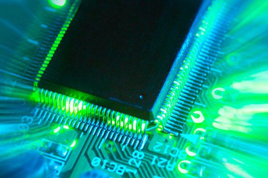 Mehr Sicherheit: Immer weitreichendere Vernetzung von immer mehr Geräten erfordert neue, leistungsfähige Sicherheitsarchitekturen. Mehr Sicherheit: Immer weitreichendere Vernetzung von immer mehr Geräten erfordert neue, leistungsfähige Sicherheitsarchitekturen.