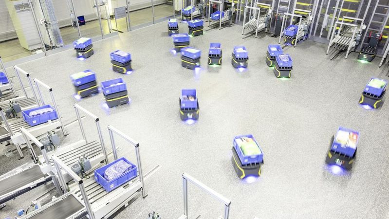 Die FastBots Solution erfüllt einen zentralen Bedarf der Intralogistik: maximale Performance bei hoher Flexibilität, einfache Skalierbarkeit und Resilienz. Für kleine Anwendungen bis zu hochdynamischen Höchstleistungssystemen. (Bild:  SSI Schäfer)