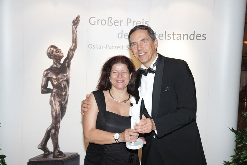 Christine und Michael Koch freuen sich über die Auszeichnung. (Michael Koch GmbH)