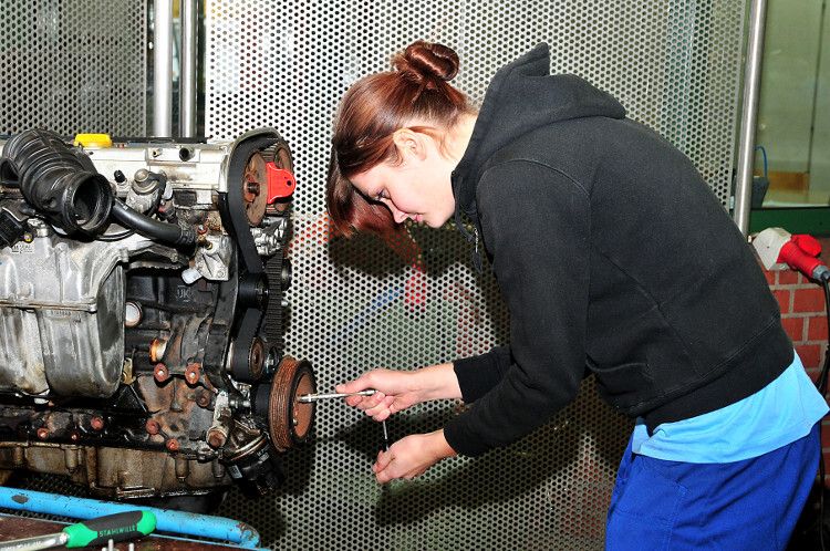 Auch Ann-Katrin Grap aus Schleswig Holstein widmet sich hier dieser Aufgabe. (Foto: Schmidt)