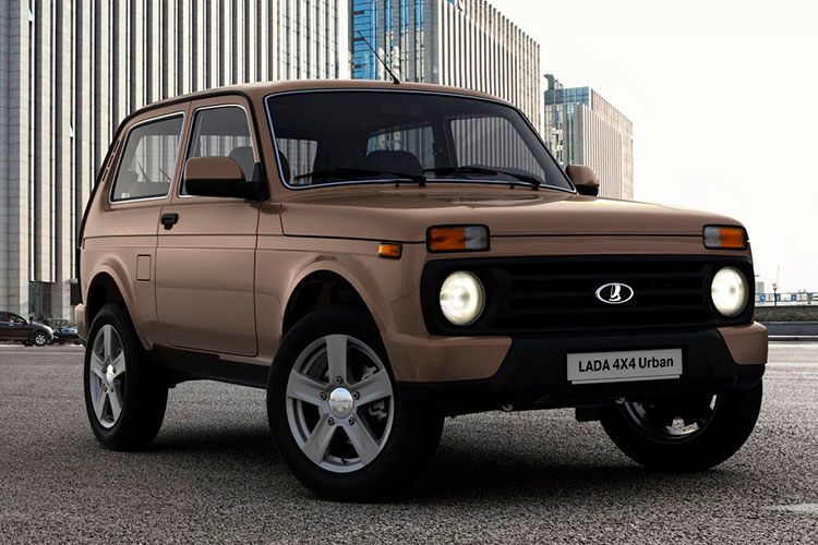 Der Name Urban soll natürlich so etwas wie Lifestyle assoziieren. Lada versucht dies – schon fast niedlich – mit ein paar Dekorelementen und Extras zu untermauern. (Foto: Lada)