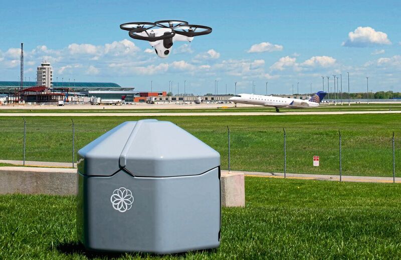Das Beehive-System ermöglicht die autonome Überwachung großer Areale und fliegt selbstständig direkt zur Stelle eines Ereignisses, um Live-Videoaufnahmen von dort zu übertragen. Die Basis-Station Hive öffnet und schließt sich bei Start/Landung der Drohne „Bee“ selbstständig. 