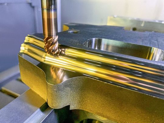 Mit dem neuen Eckenradiusfräser Optimill-3D-CR-Hardened bearbeitet Hageform GmbH Formeinsätze aus pulvermetallurgischem Schnellarbeitsstahl mit einer Härte von 65 HRC aufs µ genau. Mit dem neuen Eckenradiusfräser Optimill-3D-CR-Hardened bearbeitet Hageform GmbH Formeinsätze aus pulvermetallurgischem Schnellarbeitsstahl mit einer Härte von 65 HRC aufs µ genau.