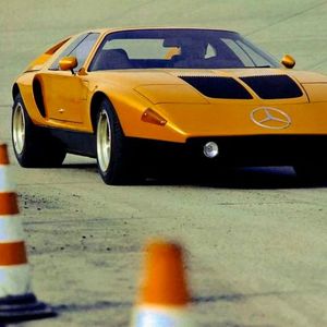 Den C 111 entwickelte Mercedes-Benz als Versuchsträger mit Wankel- und Dieselmotoren mit Turboladern. Zusätzlich experimentierten die Stuttgarter mit Flügeltüren und Klappscheinwerfern. Von dem 1969 präsentierten Modell entstanden in zehn Jahren vier Varianten.(Foto:  Stephan Lindloff)