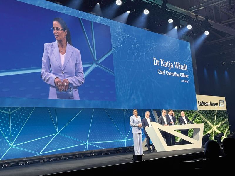 Global Forum 2026 von Endress+Hauser: Auf grosser Bühne gab es inspiriende Vorträge über die verschiedenen Facetten der digitalen Transformation. (Bild: Anne Richter, VCG)
