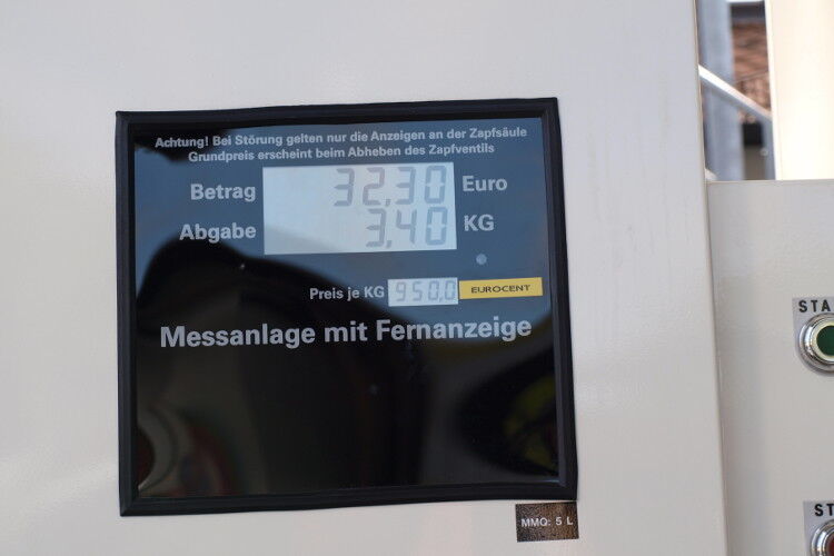 Der Preis für das Kilogramm Wasserstoff liegt derzeit knapp unter zehn Euro. Mit einem Kilo sollen die Autos rund 100 Kilometer weit fahren können. (Foto: Schmidt)