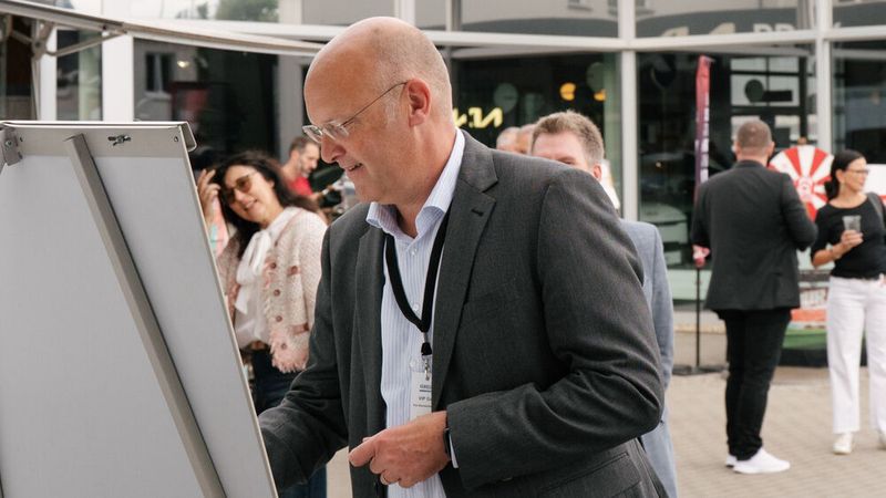 Auch Kia-Deutschland-Geschäftsführer Thomas Djuren nahm an der Eröffnungsfeier teil. (Bild: BST Creation/PS Union)