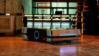 Für hohe Effizienz und wenig Ausfallzeit lässt sich der Akku des neuen Mobilroboters HD-1500 innerhalb von 36 min aufladen. (Omron)