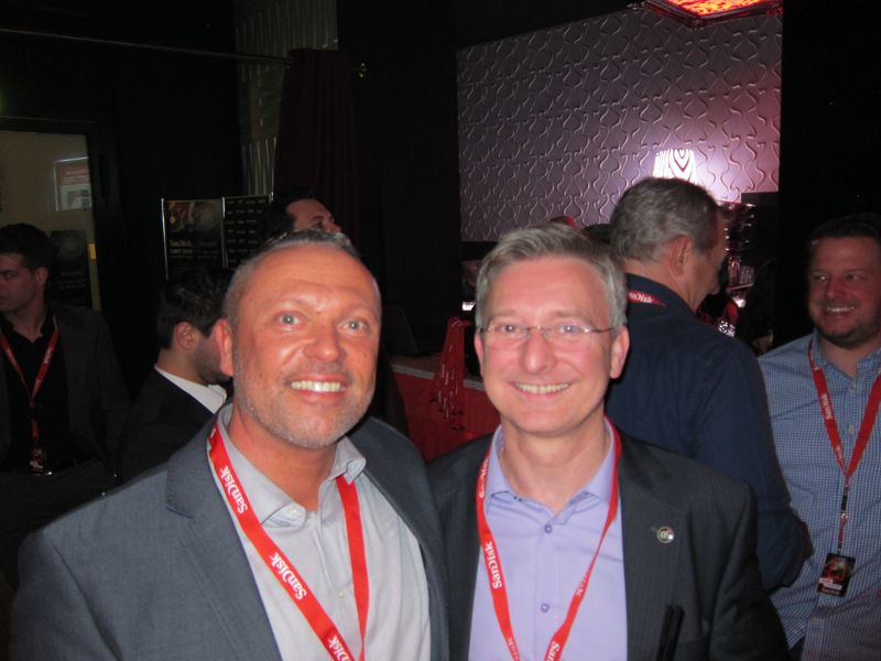 (v. l.) Thomas Lantermann, api, und Thomas Jell, TP-Link (Bild: IT-BUSINESS)