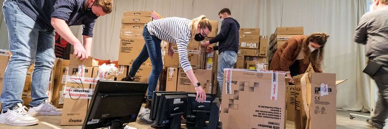 Die Initative sammelt alte Rechner bei Unternehmen, Institutionen und von privaten Haushalten und macht sie fit für sozial benachteiligte Schüler.(Bild:  Unternehmerverein Hildesheim/Compra GmbH)