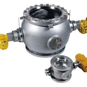 Two different sizes of the Isem valve, with a rounded interior surface (precenting product residues) and an inspection port is available 