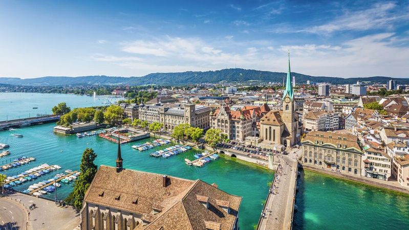 Zürichs Smart-City-Strategie setzt auf konkreten Nutzen im Alltag: Digitale Verwaltungsangebote erleichtern Behördengänge, Beteiligungsplattformen stärken Mitbestimmung und offene Daten schaffen Transparenz.(Bild: ©  JFL Photography – stock.adobe.com)
