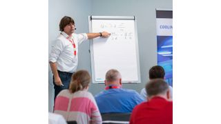 Prof. Dr. Andres Griesinger auf den Cooling Days 2019: Sein neues Buch informiert umfassend über Elektronikkühlung und Wärmemanagement und hilft gleichzeitig der Deutschen Krebshilfe. (VCG)