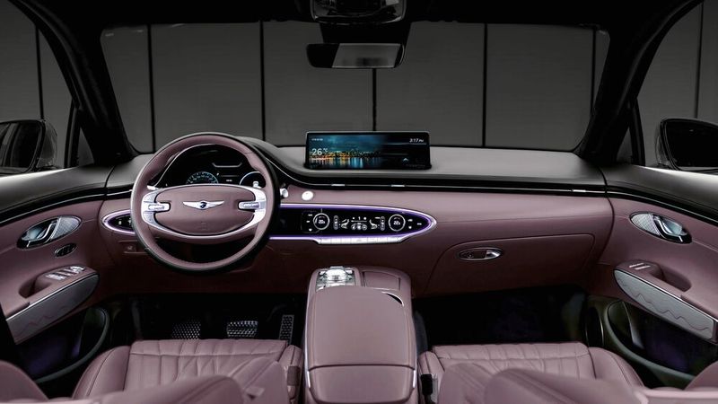 Innen ergänzen sich Technik und Luxus. (Bild: Genesis)