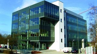 An den vier Instituten des CeBiTec, dem Institut für Bioinformatik, dem Institut für Genetik und Systembiologie, dem Institut für Nanowissenschaften und Biophysik sowie dem Institut für Biochemie und Biotechnik, wird interdisziplinär geforscht. (Archiv: Vogel Business Media)