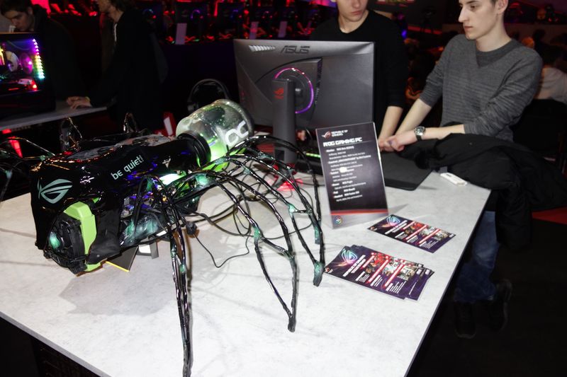 Ein Highlight auf dem ASUS Stand -die Arachnophobix by Bird Customs. (Bild: IT-BUSINESS)