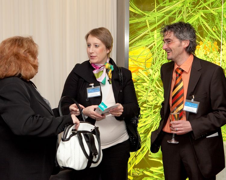 Letzte Woche noch auf der embedded world Messe: Suna Akman-Richter, DSM Computer, Franziska Harfy, ELEKTRONIKPRAXIS, Andreas Stückl, Vogel Business Media (Archiv: Vogel Business Media)