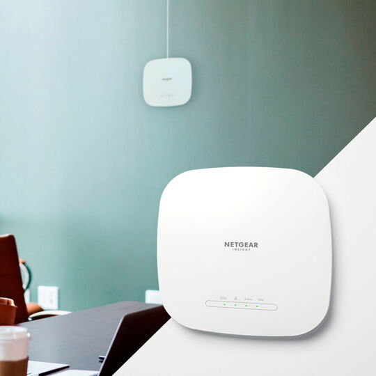 The Netgear WAX615 is now available for 220 euros (RRP).