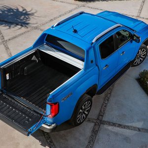 Die Ladefläche bietet praktische Zurrösen.(Bild:  VW)