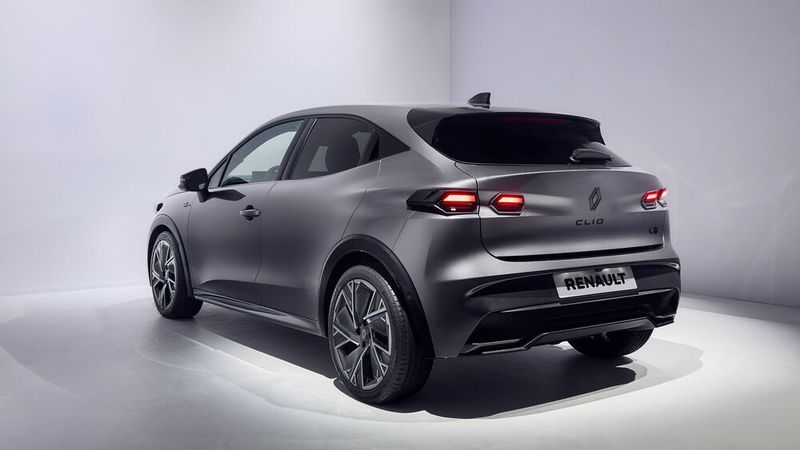 Auch in der sechsten Generation bleibt der Clio ein klassischer Schrägheck-Kleinwagen auf Renaults modularer CMF-B-Plattform, die ausschließlich für Hybrid- und Verbrenner-Antriebe konzipiert wurde.  (Bild: Renault)