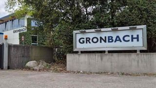 Hinter diesen Mauern wird jetzt nach einer schwierigen Zeit tief aufgeatmet! Denn die jetzt GWSPA heißende Wilhelm Gronbach GmbH in Wasserburg am Inn wird von der Demmel-Gruppe übernommen ... (Bild: R. Zissmer)