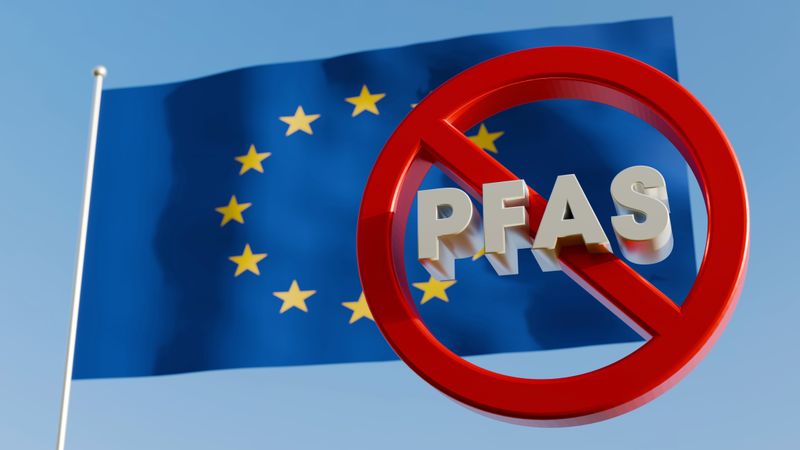 Zwei Ausschüsse der Europäischen Chemikalienagentur (ECHA) sehen die aktuellen Regulierungen für PFAS als nicht ausreichend an. Sie empfehlen eine umfassende Beschränkung von Herstellung und Verwendung – mit Ausnahmen.(Bild:  stock.adobe.com – DBA)