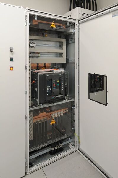 Das Kuppelfeld ist mit dem Stromschienensystem Maxi-PLS ausgebaut, das eine flexible Anschlusstechnik ermöglicht. (Archiv: Vogel Business Media)