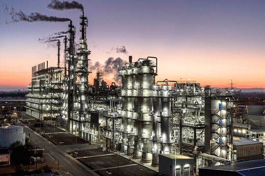 Damit in der neuen Acetylen-Anlage der BASF bei der Produktion nicht der Brennraum verstopft, kommen selbst entwickelte Stocherroboter zum Einsatz. Damit in der neuen Acetylen-Anlage der BASF bei der Produktion nicht der Brennraum verstopft, kommen selbst entwickelte Stocherroboter zum Einsatz.